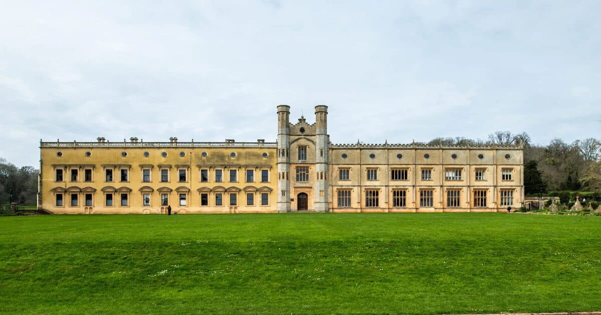 Ashton Court Mansion - Next.js, Tailwind, CMS project by RivoroStudio